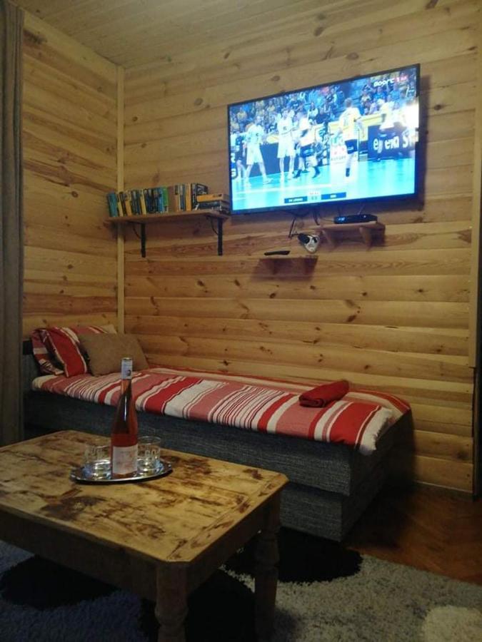 Апартаменти Napfuerdo Apartman Еґер