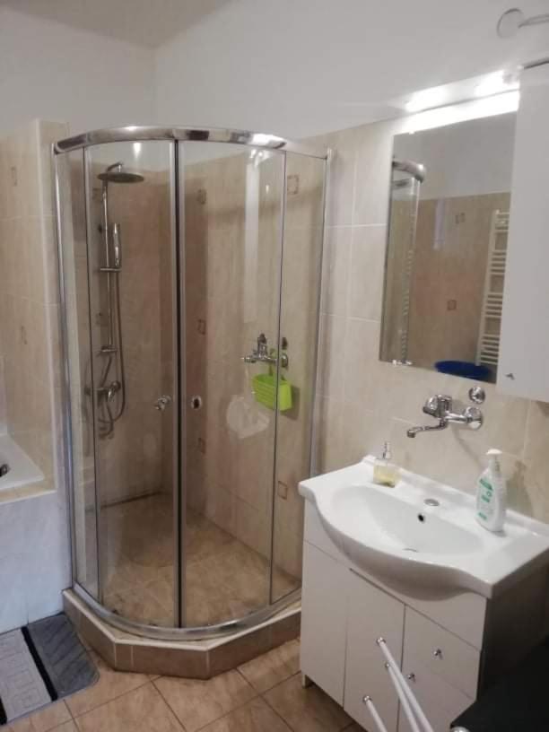 Napfuerdo Apartman *