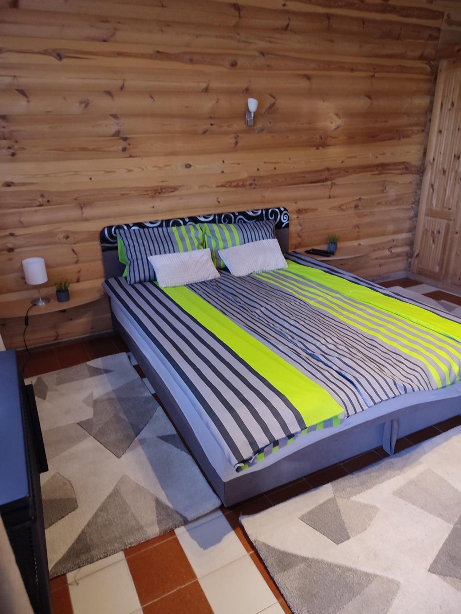 Апартаменти Napfuerdo Apartman